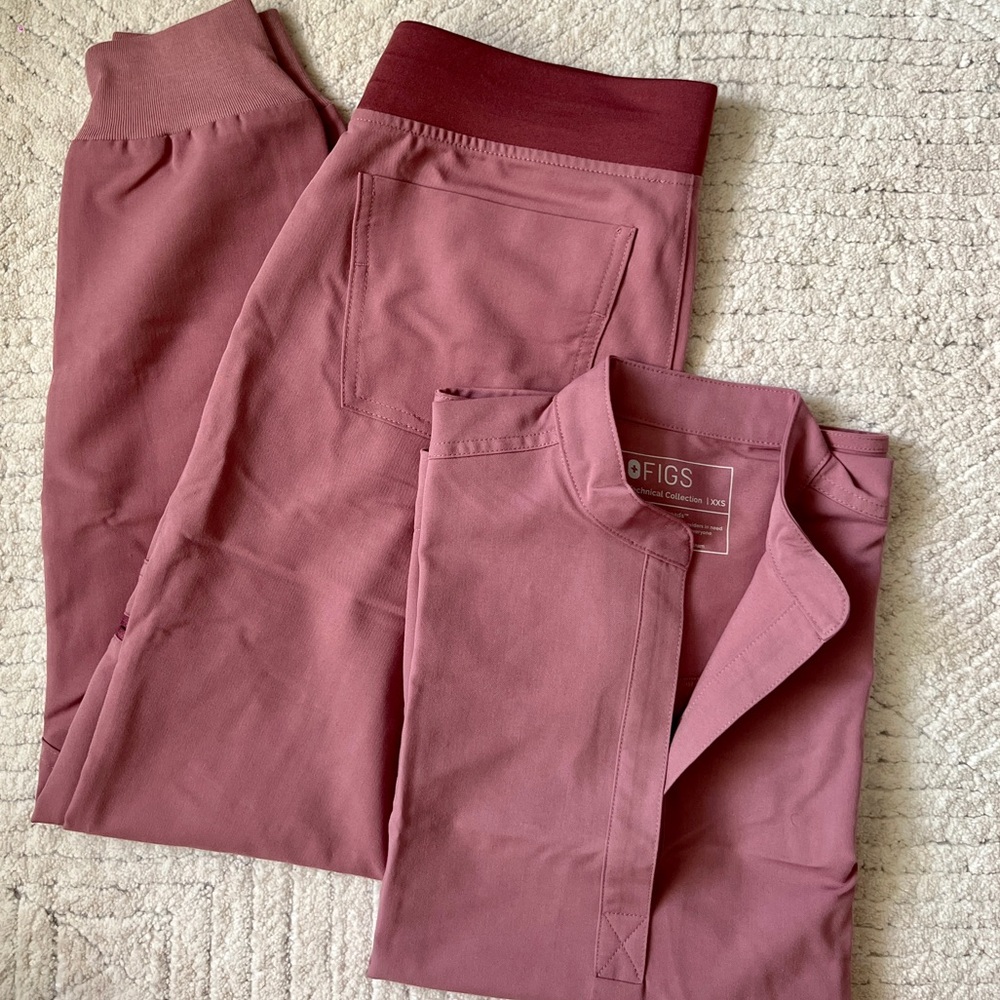 FIGS Scrub Set (Rafaela Top & Zamora Joggers)